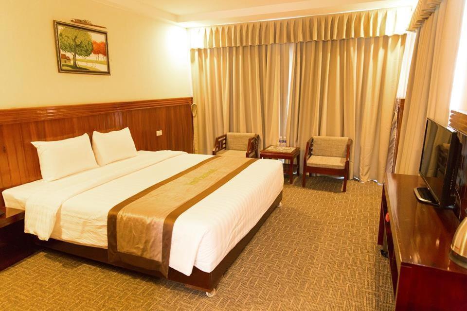 Vinh Plaza Hotel Esterno foto
