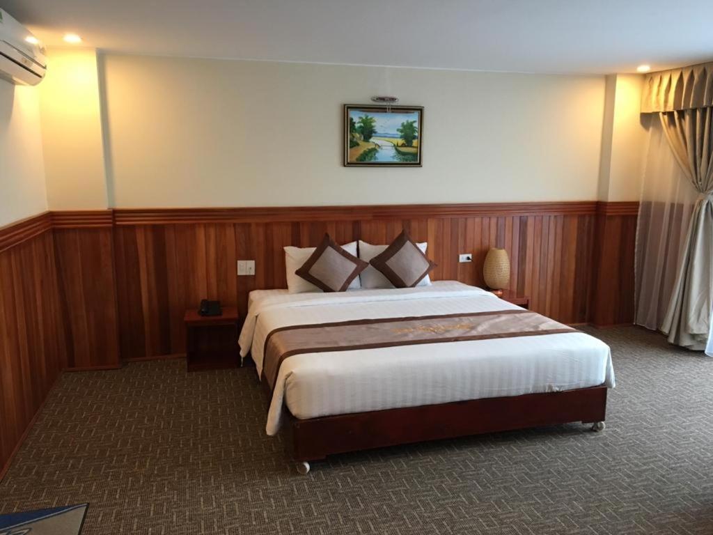 Vinh Plaza Hotel Esterno foto