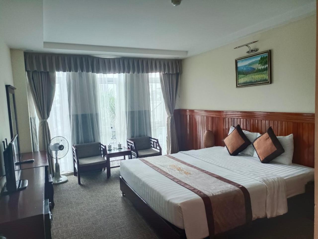 Vinh Plaza Hotel Esterno foto