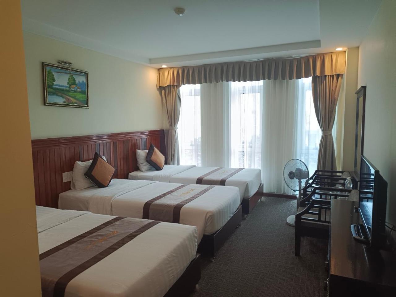 Vinh Plaza Hotel Esterno foto