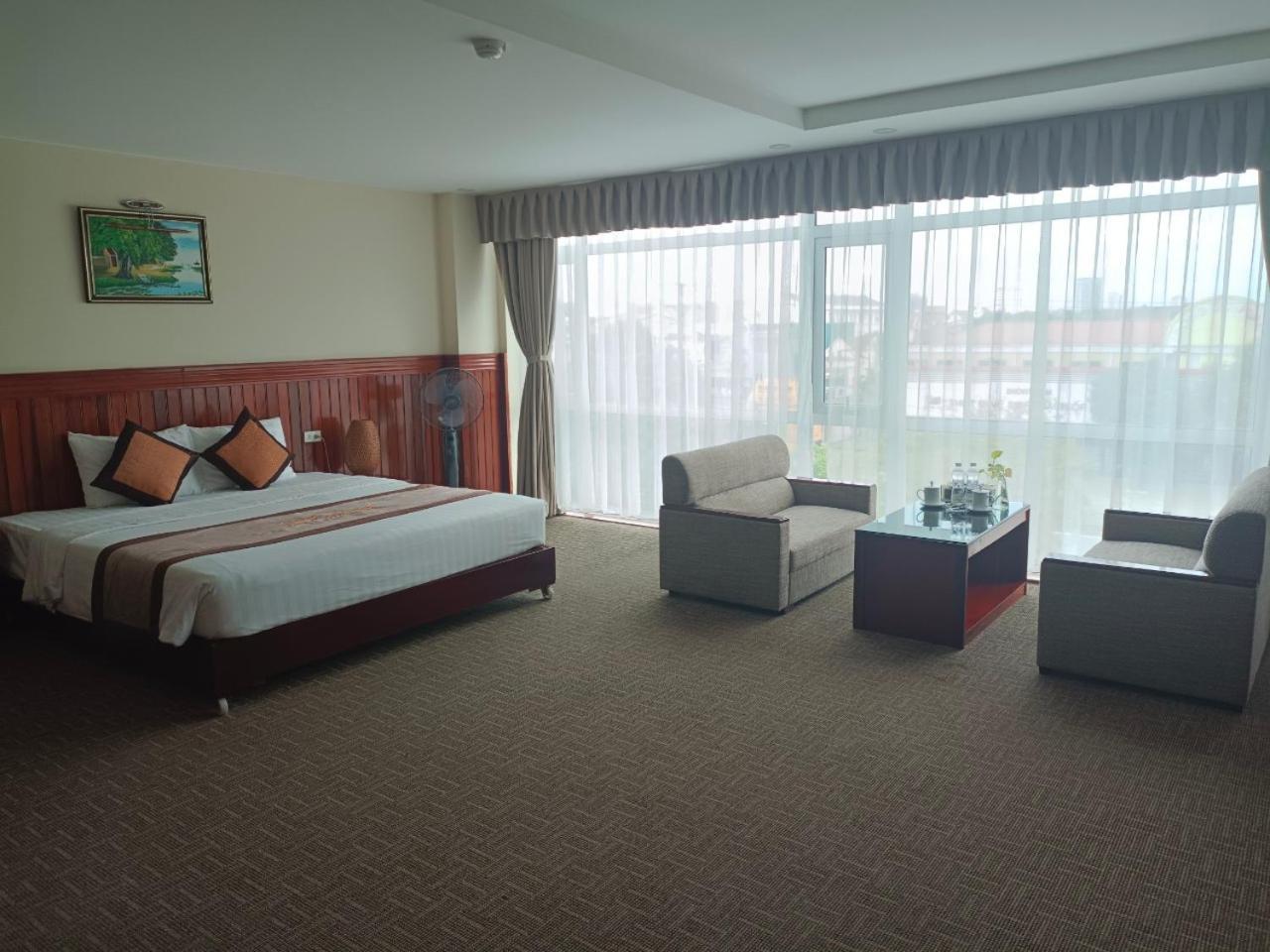 Vinh Plaza Hotel Esterno foto
