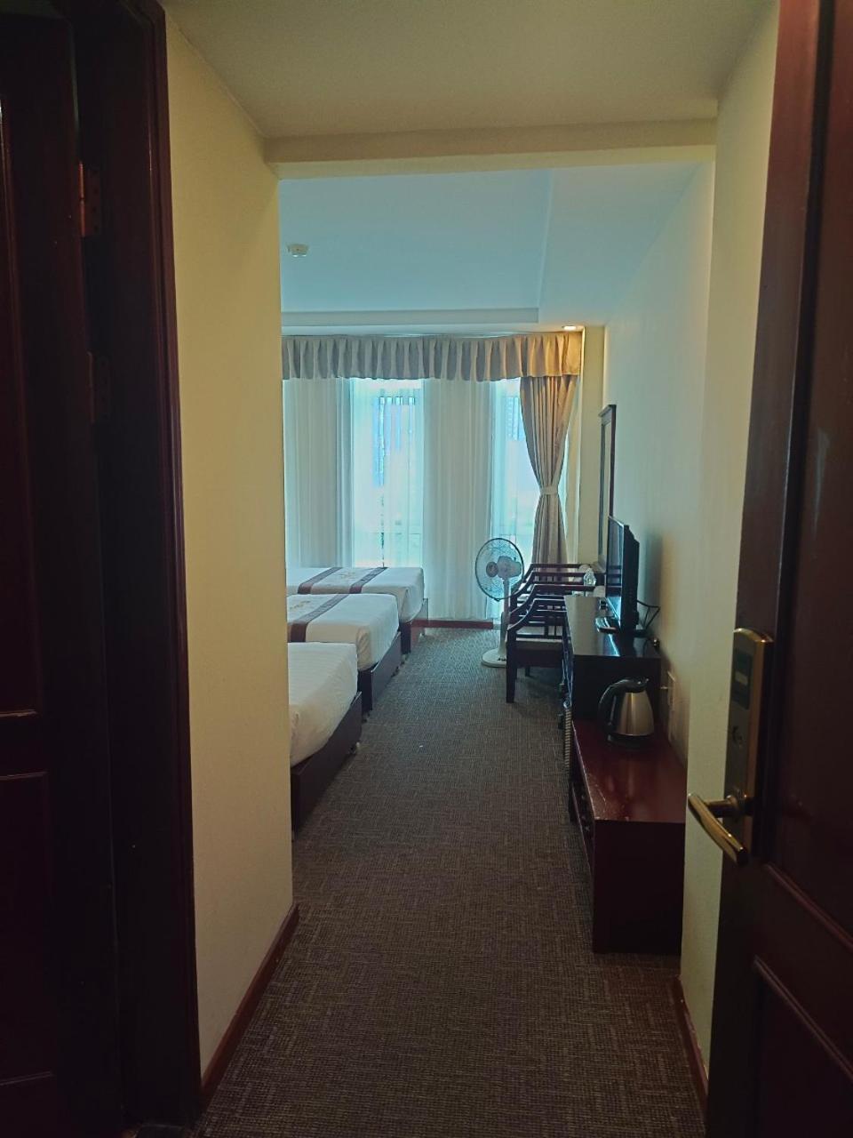 Vinh Plaza Hotel Esterno foto