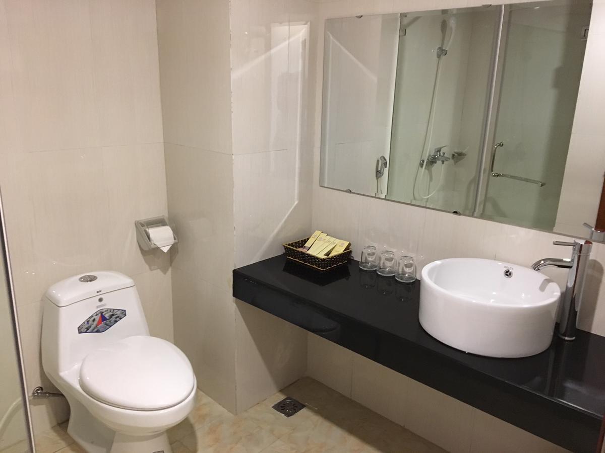 Vinh Plaza Hotel Esterno foto