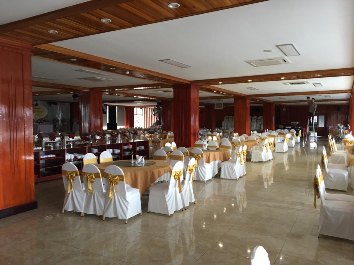 Vinh Plaza Hotel Esterno foto