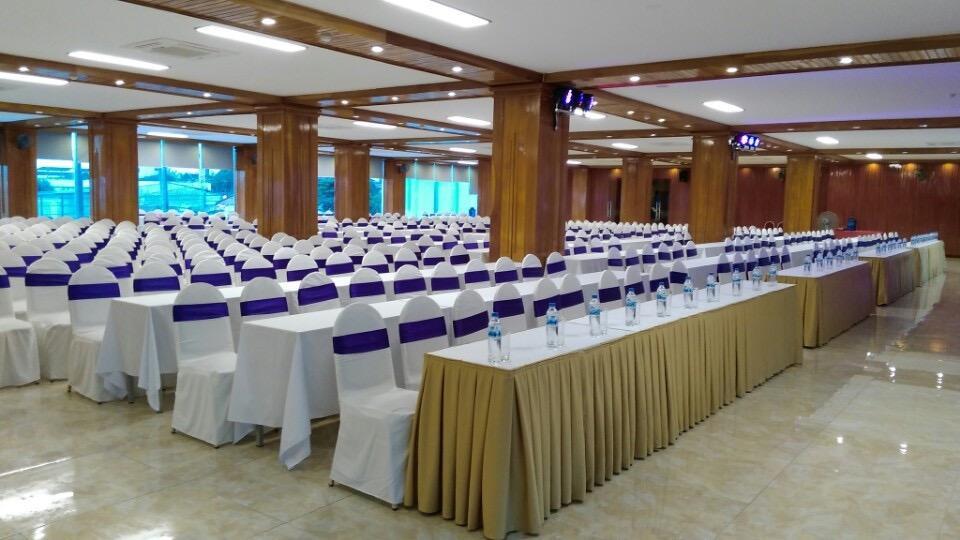 Vinh Plaza Hotel Esterno foto