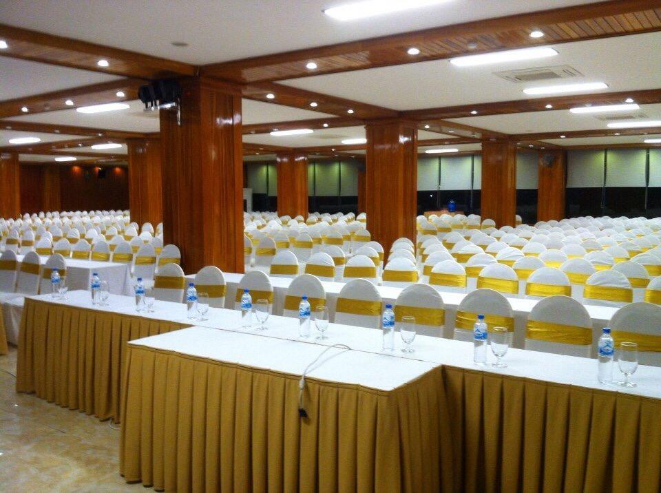 Vinh Plaza Hotel Esterno foto
