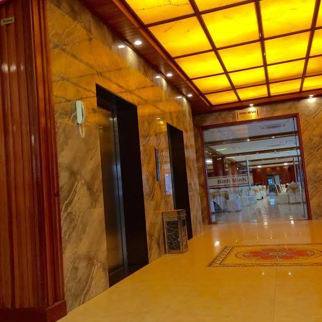 Vinh Plaza Hotel Esterno foto
